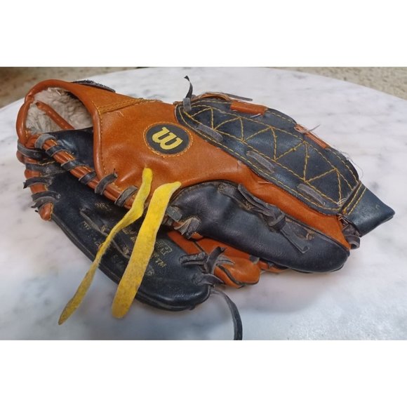 Wilson Other - Wilson Youth Baseball Glove Right Hand Throw